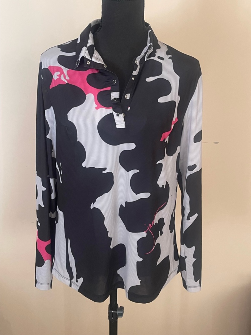 Like new Tail women’s long sleeve golf polo black, white, pink size M